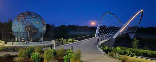 Moonset Between Salem Icons